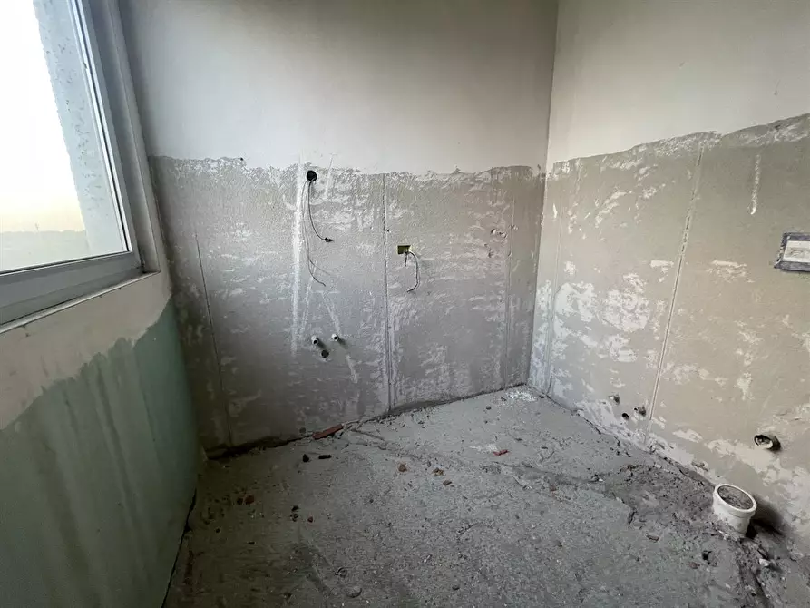 Immagine 9 di Laboratorio in vendita  in VIA SILONE a Urgnano
