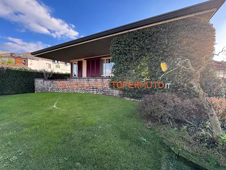 Immagine 1 di Villa in vendita  in via giovanni zanelli 49 a Palazzolo Sull'oglio