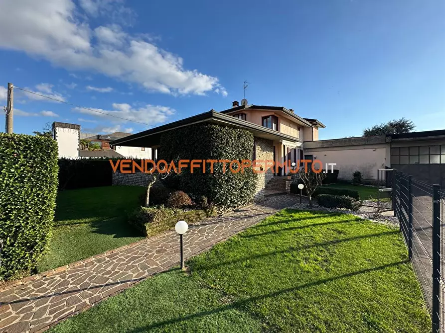 Immagine 2 di Villa in vendita  in via giovanni zanelli 49 a Palazzolo Sull'oglio