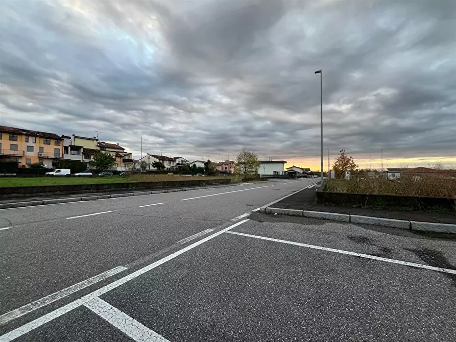 Immagine 9 di Terreno edificabile in vendita  in via pietro rama a Lurano