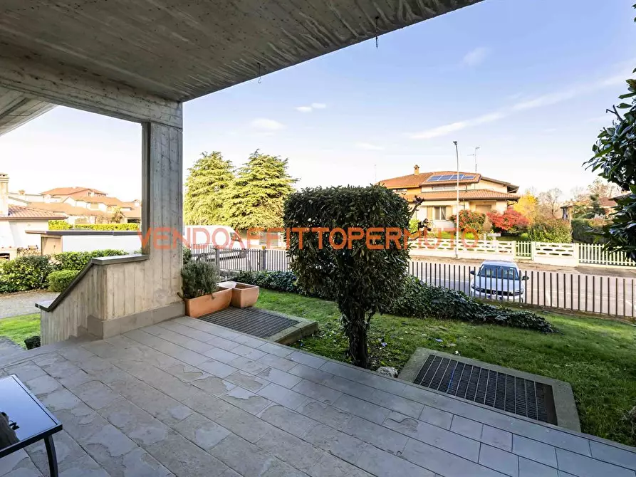 Immagine 1 di Villa in vendita  in VIA DEI PLATANI 4 a Mozzanica