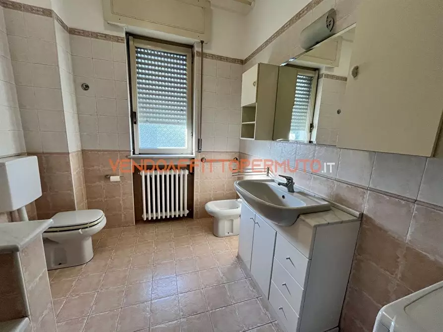 Immagine 5 di Appartamento in vendita  in VIA CRISPI a Romano Di Lombardia