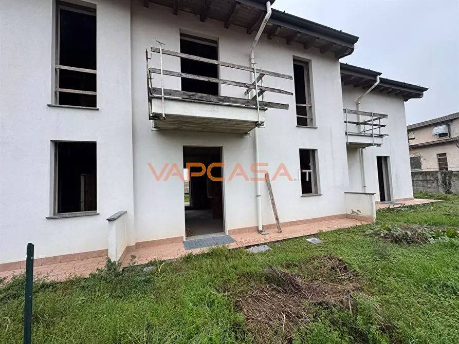 Immagine 1 di Villetta a schiera in vendita  in Via IV Novembre a Castel Rozzone