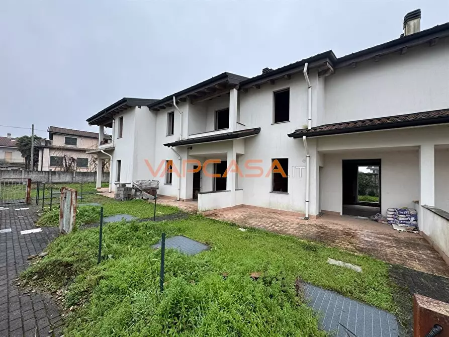 Immagine 2 di Villetta a schiera in vendita  in Via Monte Cervino a Castel Rozzone