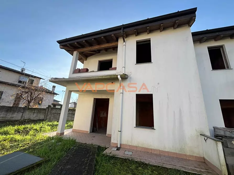 Immagine 1 di Villetta a schiera in vendita  in Via Monte Cervino a Castel Rozzone