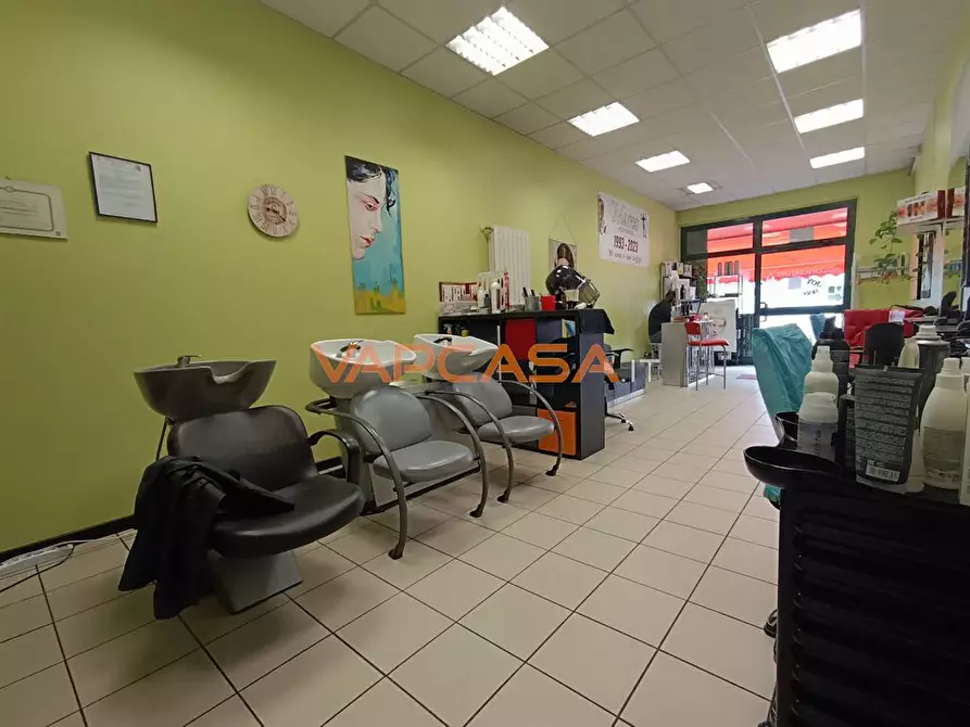 Immagine 3 di Negozio in vendita  in VIA PUCCINI a Villongo