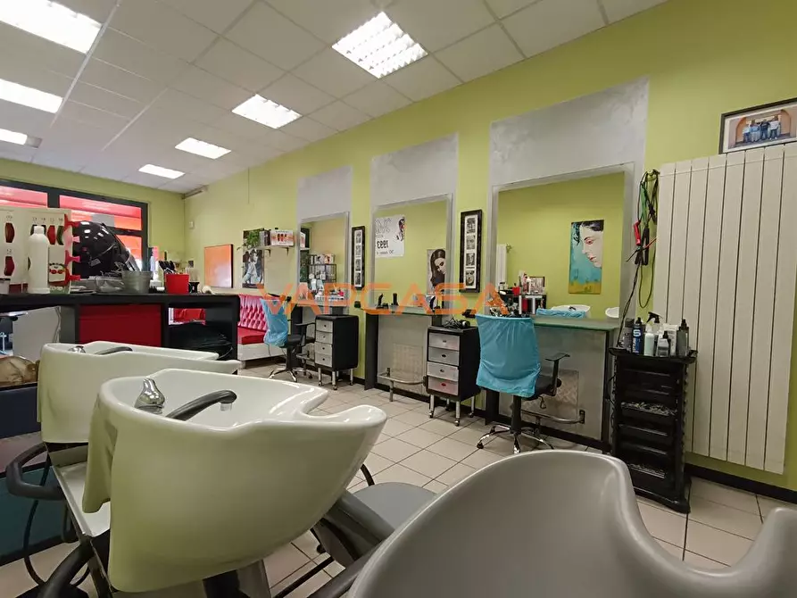 Immagine 1 di Negozio in vendita  in VIA PUCCINI a Villongo