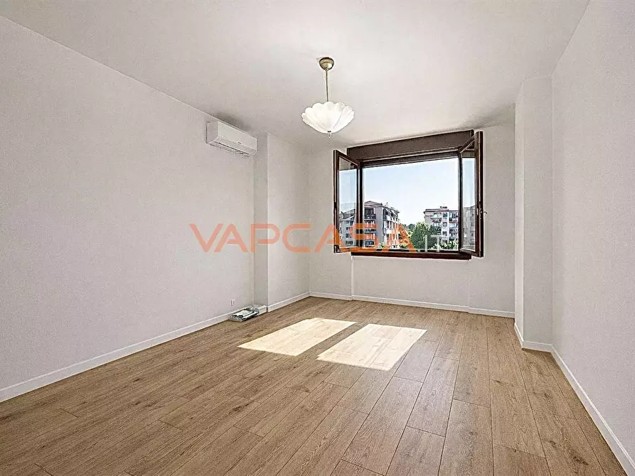 Immagine 2 di Appartamento in vendita  in VIA CAMILLO CAVOUR 1 a Treviglio