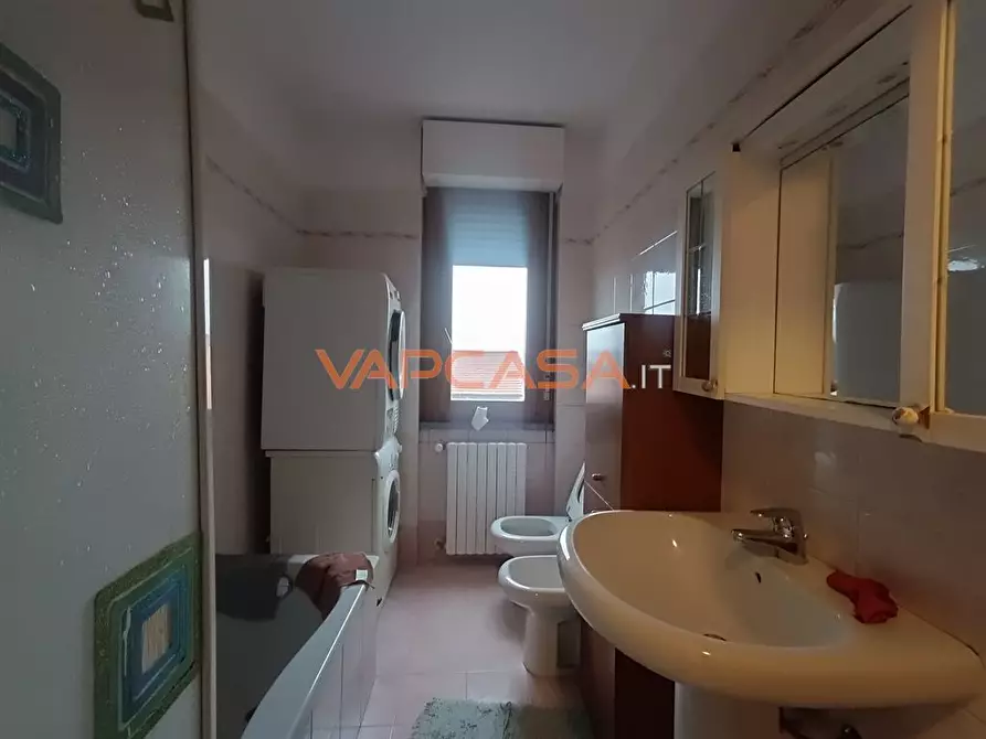 Immagine 3 di Appartamento in vendita  in VIA ISONZO a Romano Di Lombardia