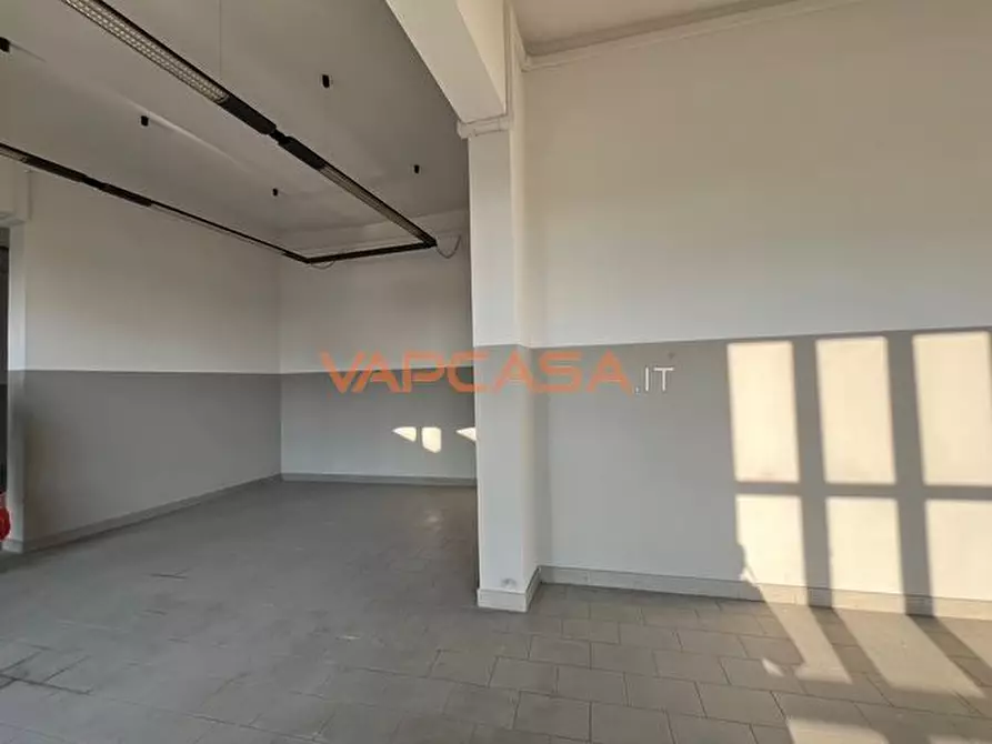 Immagine 2 di Locale commerciale in vendita  in CALCINATE a Ghisalba