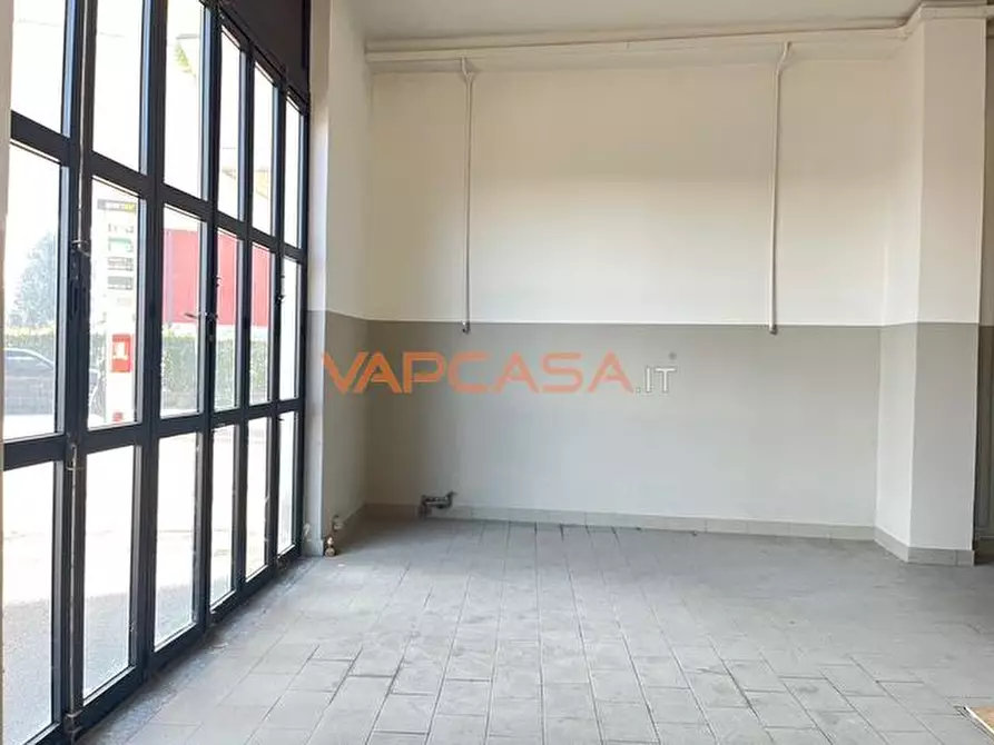 Immagine 4 di Locale commerciale in vendita  in CALCINATE a Ghisalba