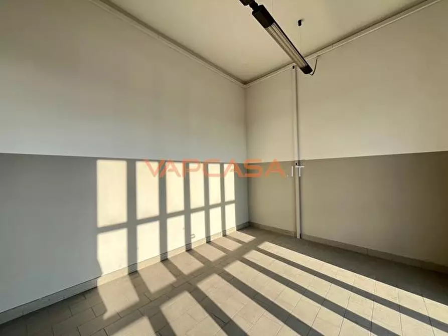 Immagine 3 di Locale commerciale in vendita  in CALCINATE a Ghisalba