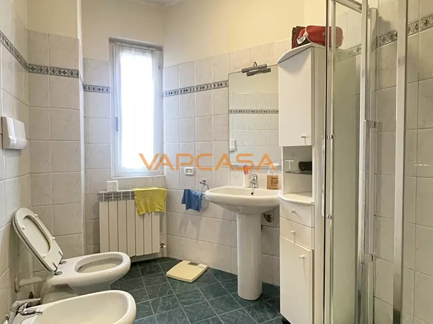 Immagine 4 di Appartamento in vendita  in via mazzini a Lurano