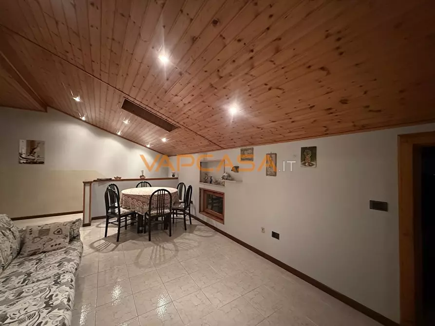 Immagine 2 di Casa indipendente in vendita  in VIA MONTE 3 a Capriolo