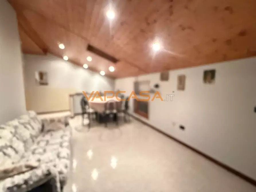 Immagine 1 di Casa indipendente in vendita  in VIA MONTE 3 a Capriolo