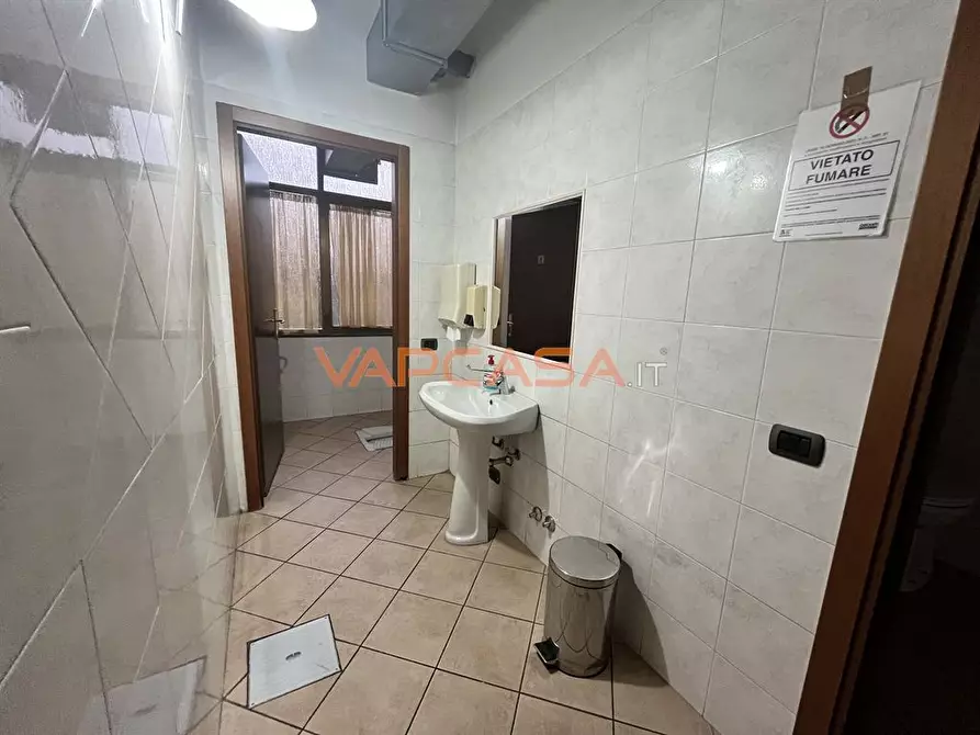 Immagine 1 di Negozio in affitto  in VIA PATRIOTI ROMANESI 8 a Romano Di Lombardia