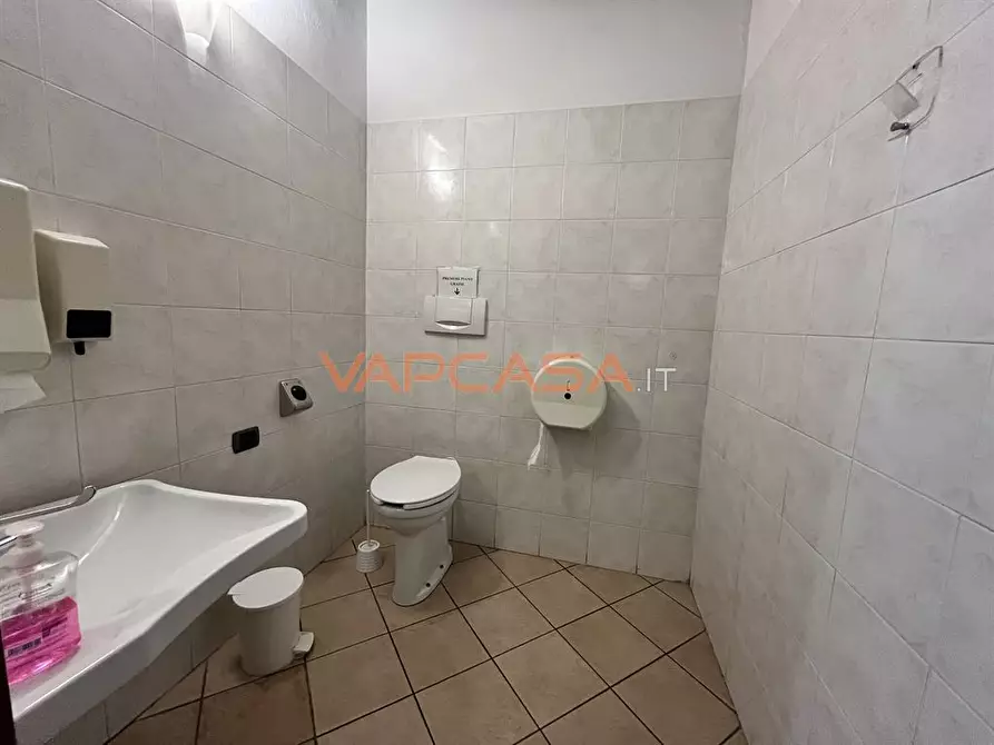 Immagine 1 di Negozio in affitto  in VIA PATRIOTI ROMANESI 8 a Romano Di Lombardia