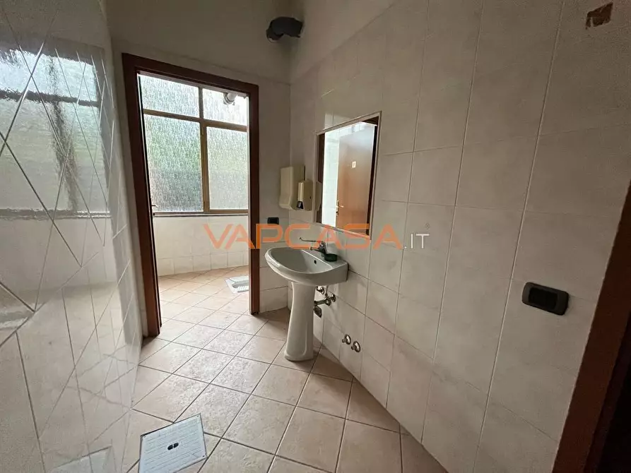Immagine 9 di Negozio in affitto  in VIA PATRIOTI ROMANESI 8 a Romano Di Lombardia