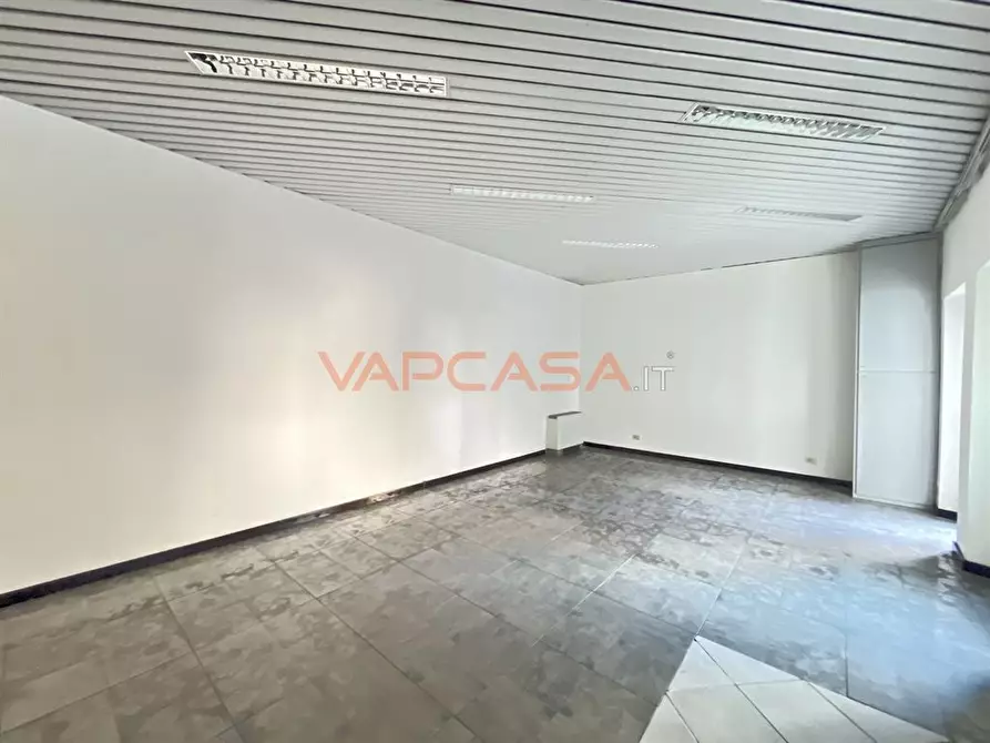 Immagine 4 di Locale commerciale in affitto  in VIA GIACOMO MATTEOTTI a Urgnano