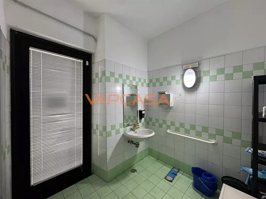 Immagine 7 di Locale commerciale in affitto  in VIA GIACOMO MATTEOTTI a Urgnano