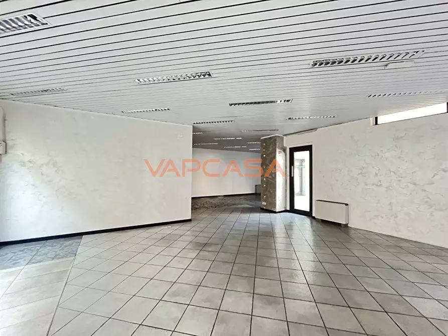 Immagine 6 di Locale commerciale in affitto  in VIA GIACOMO MATTEOTTI a Urgnano