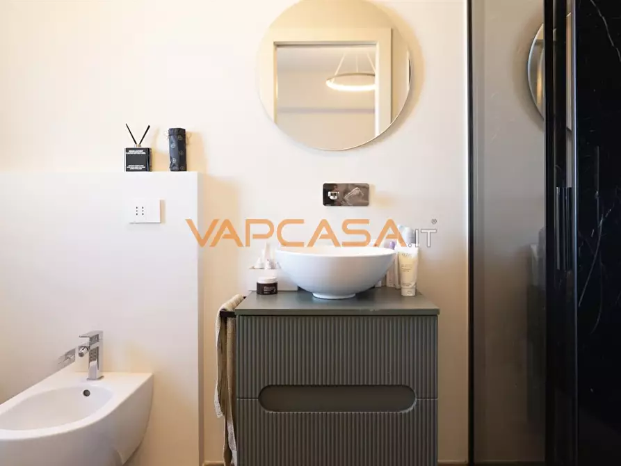 Immagine 6 di Appartamento in vendita  in Via Baslini 14 a Treviglio