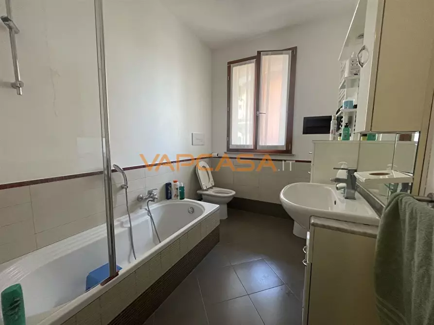 Immagine 2 di Appartamento in vendita  in VIA COLOMBERA a Romano Di Lombardia