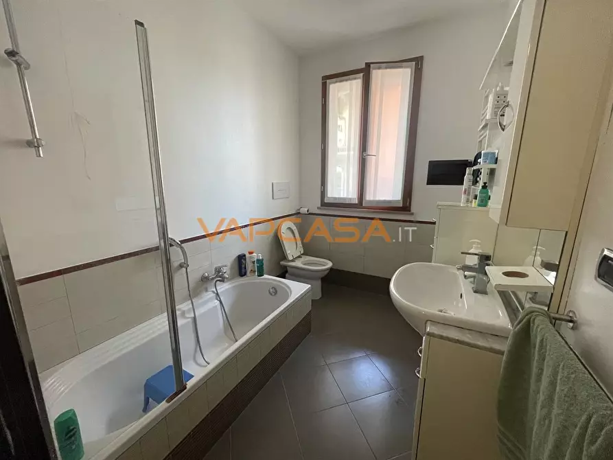 Immagine 3 di Appartamento in vendita  in VIA COLOMBERA a Romano Di Lombardia