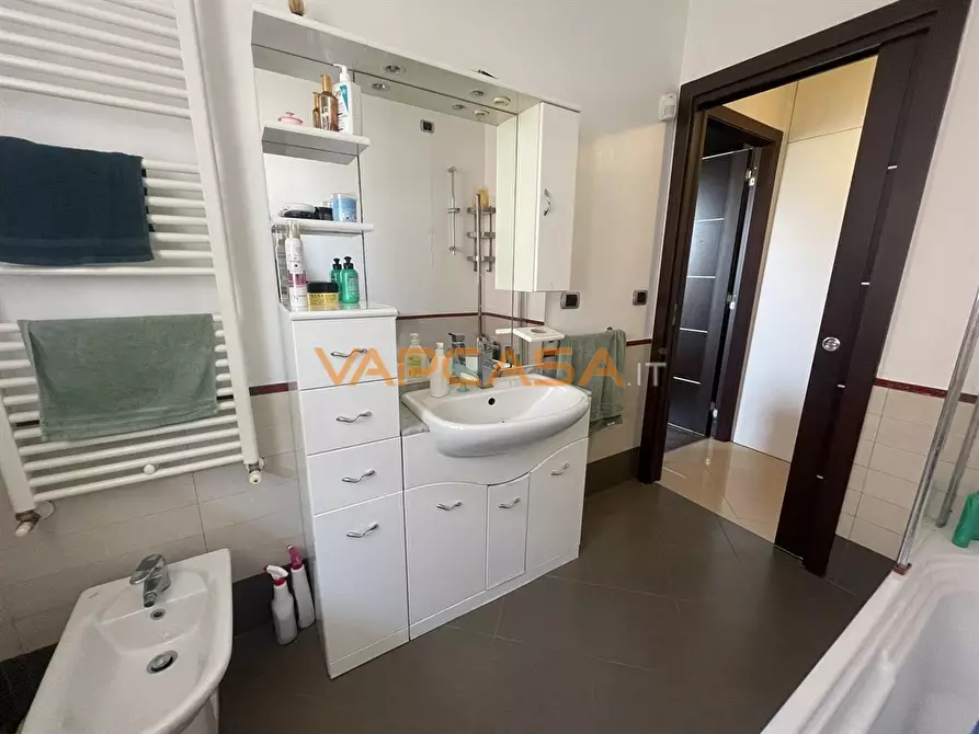 Immagine 5 di Appartamento in vendita  in VIA COLOMBERA a Romano Di Lombardia