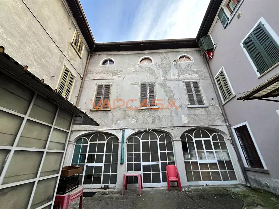 Immagine 2 di Palazzo in vendita  in VIA NAZARIO SAURO a Romano Di Lombardia