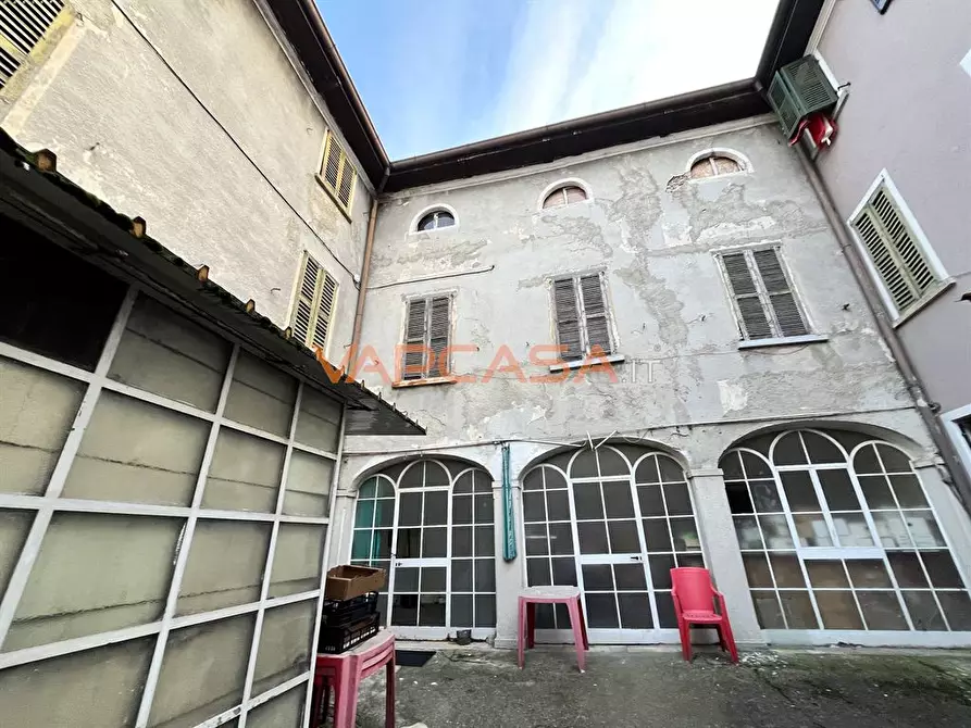 Immagine 1 di Palazzo in vendita  in VIA NAZARIO SAURO a Romano Di Lombardia