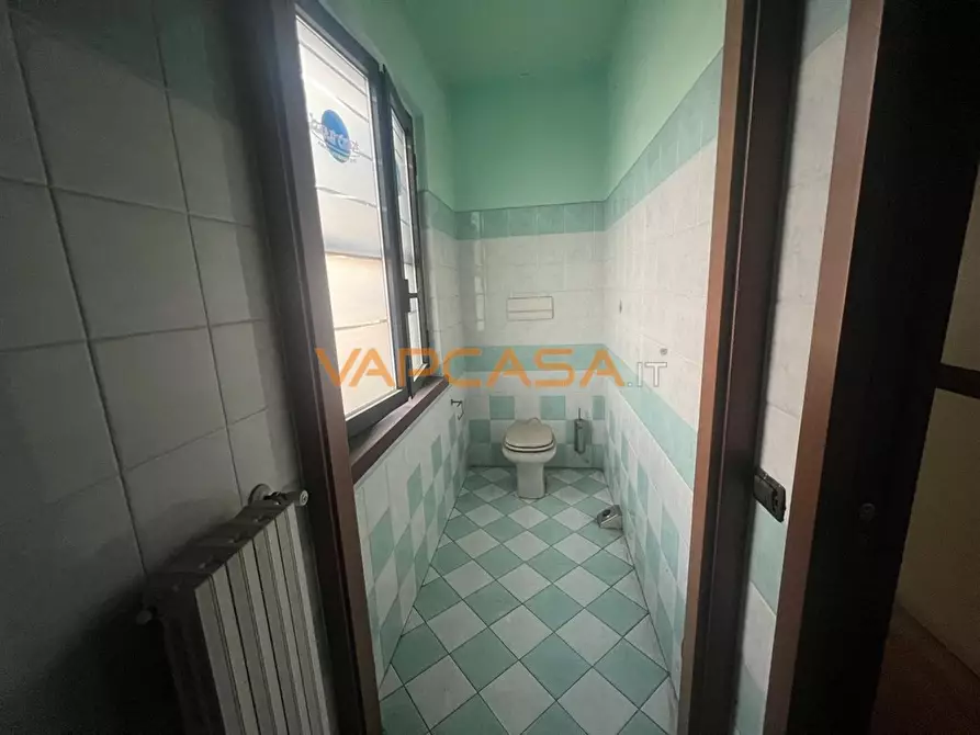 Immagine 8 di Locale commerciale in vendita  in via IV Novembre a Palosco