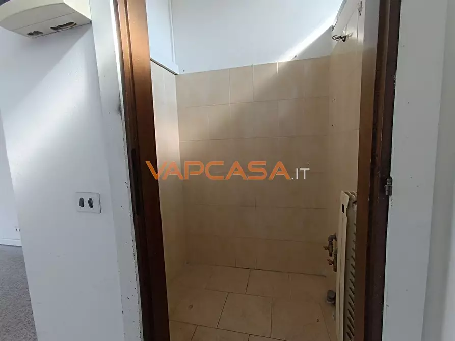 Immagine 2 di Negozio in vendita  in PIAZZA SALVO D'ACQUISTO a Cavernago