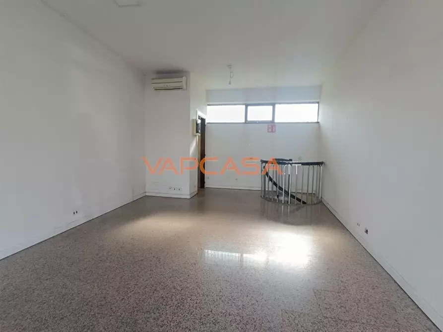 Immagine 3 di Negozio in affitto  in PIAZZA SALVO D'ACQUISTO a Cavernago