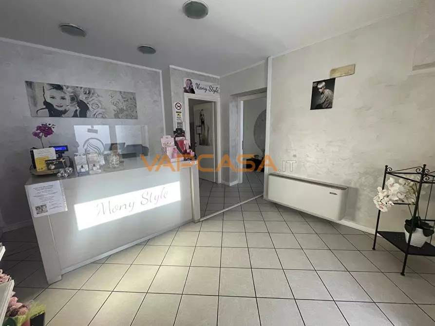 Immagine 8 di Attività commerciale in vendita  in VIA MAMELI a Romano Di Lombardia