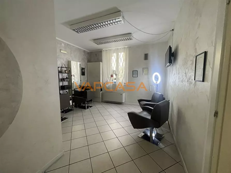 Immagine 3 di Attività commerciale in vendita  in VIA MAMELI a Romano Di Lombardia