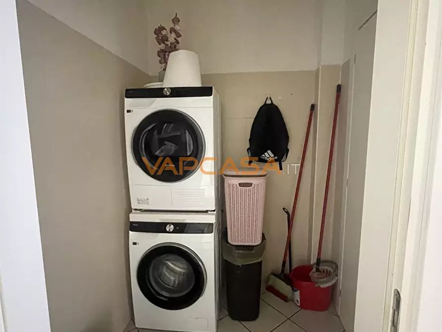 Immagine 2 di Attività commerciale in vendita  in VIA MAMELI a Romano Di Lombardia