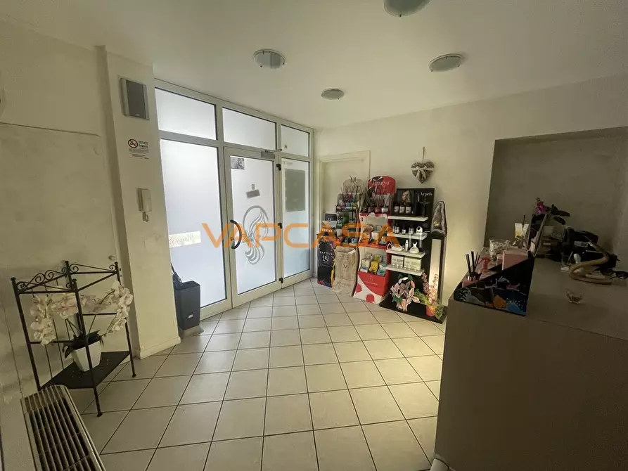 Immagine 5 di Attività commerciale in vendita  in VIA MAMELI a Romano Di Lombardia