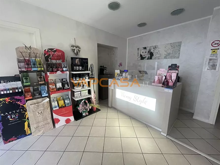 Immagine 6 di Attività commerciale in vendita  in VIA MAMELI a Romano Di Lombardia