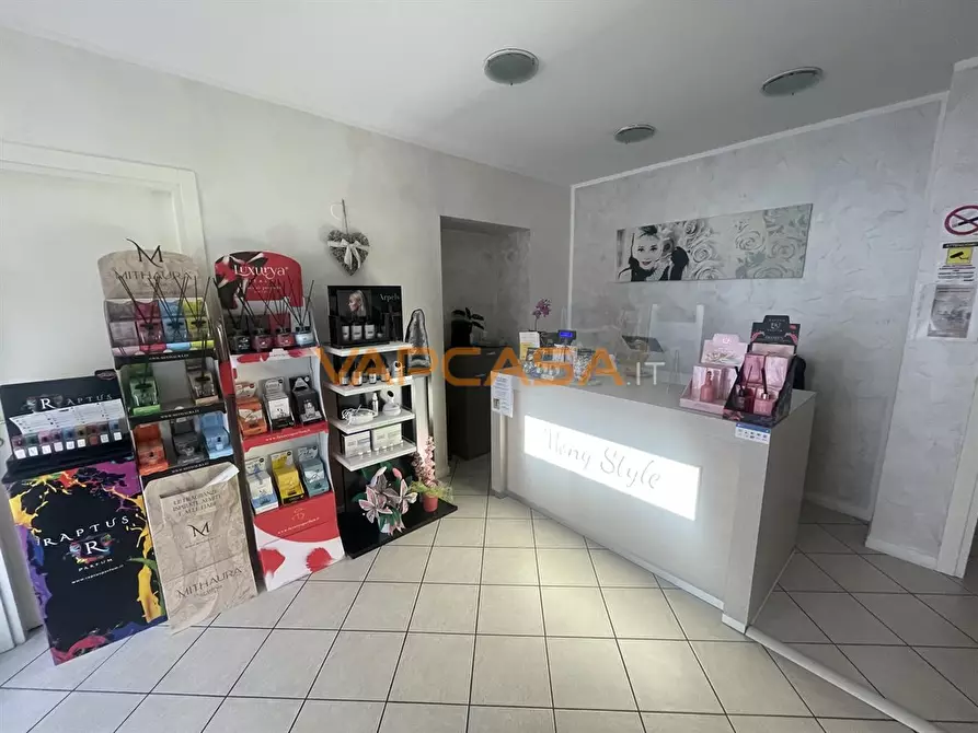 Immagine 7 di Attività commerciale in vendita  in VIA MAMELI a Romano Di Lombardia