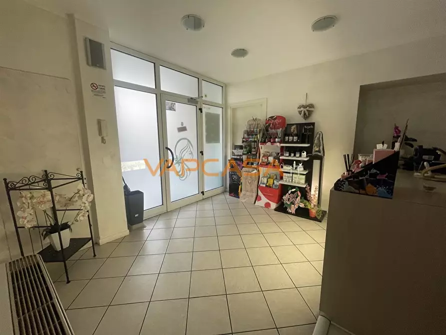 Immagine 4 di Attività commerciale in vendita  in VIA MAMELI a Romano Di Lombardia