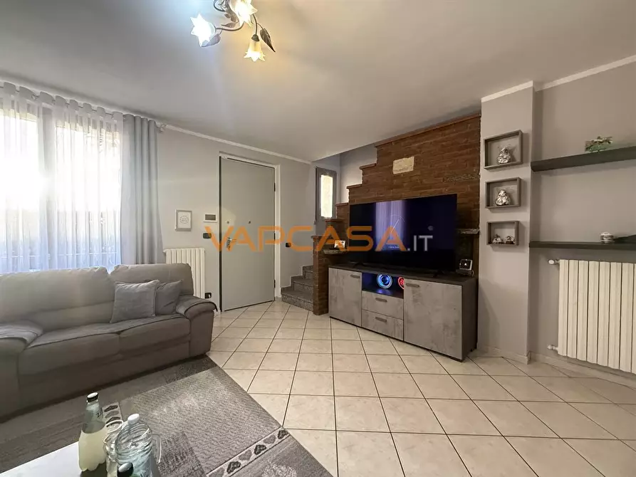 Immagine 2 di Villetta a schiera in vendita  in VIA TOSCANINI 2 a Calcio