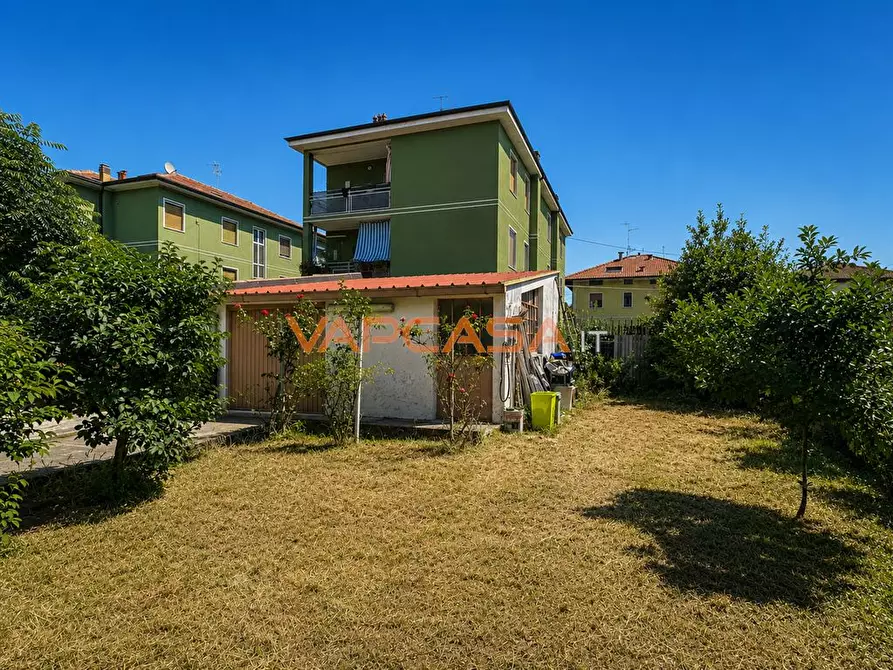 Immagine 9 di Appartamento in vendita  in VIA GIOVANNI PASCOLI 11 a Romano Di Lombardia