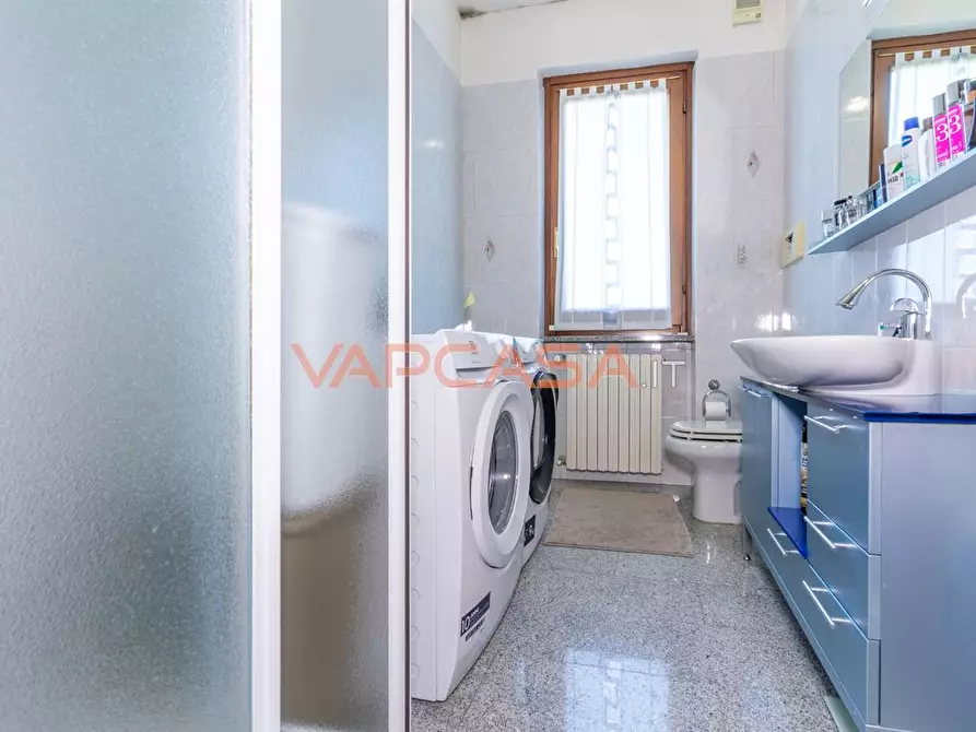 Immagine 1 di Appartamento in vendita  in Via Rossini a Lurano