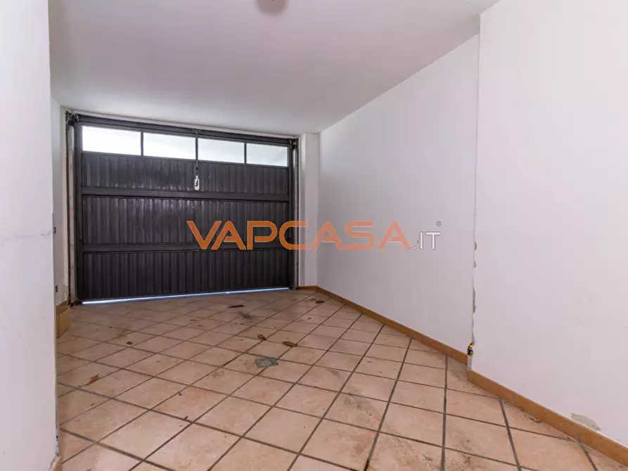 Immagine 3 di Appartamento in vendita  in Via Rossini a Lurano