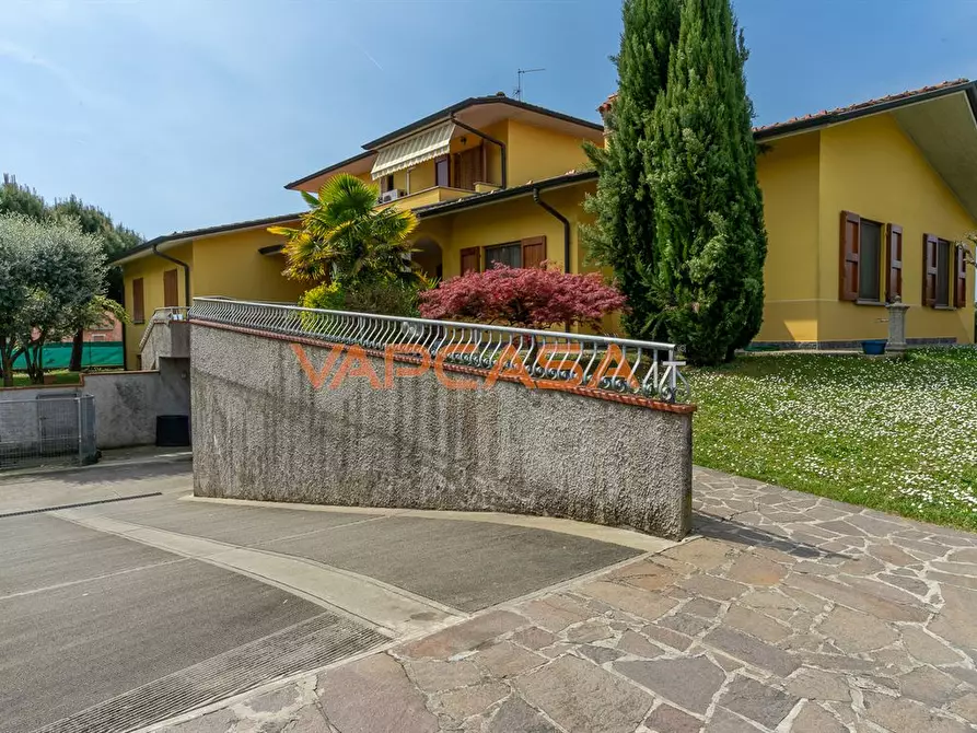 Immagine 5 di Appartamento in vendita  in Via Rossini a Lurano