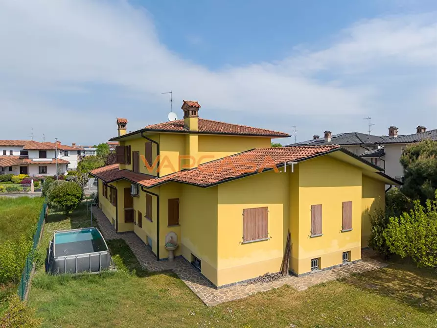 Immagine 2 di Appartamento in vendita  in via rossini a Lurano