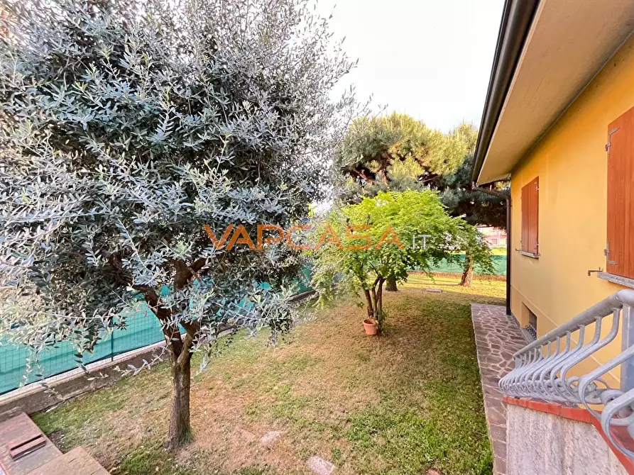 Immagine 4 di Appartamento in vendita  in via rossini a Lurano