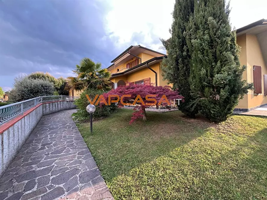 Immagine 8 di Appartamento in vendita  in via rossini a Lurano