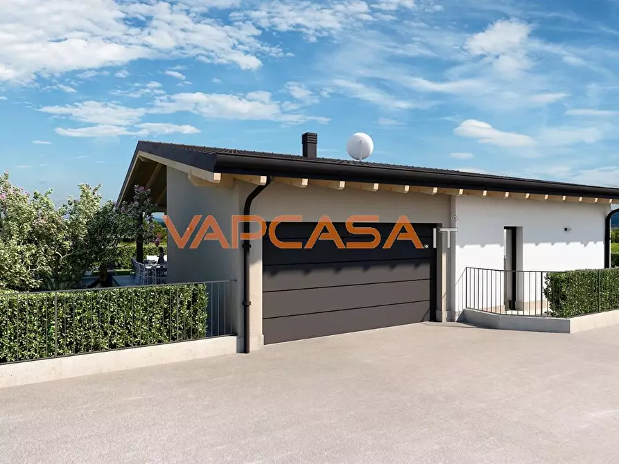 Immagine 1 di Villa in vendita  a Palazzolo Sull'oglio